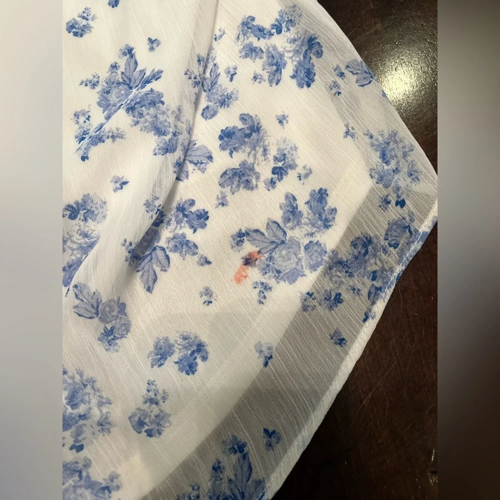 Floral Blue and White Top with Puff sleeves - Picture 5 of 5